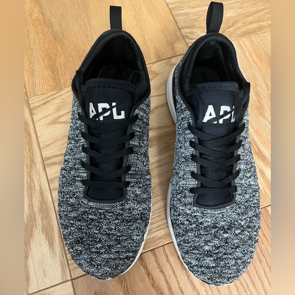 APL Women’s Techloom Phantom sneakers, size 7.5 - Picture 4 of 7